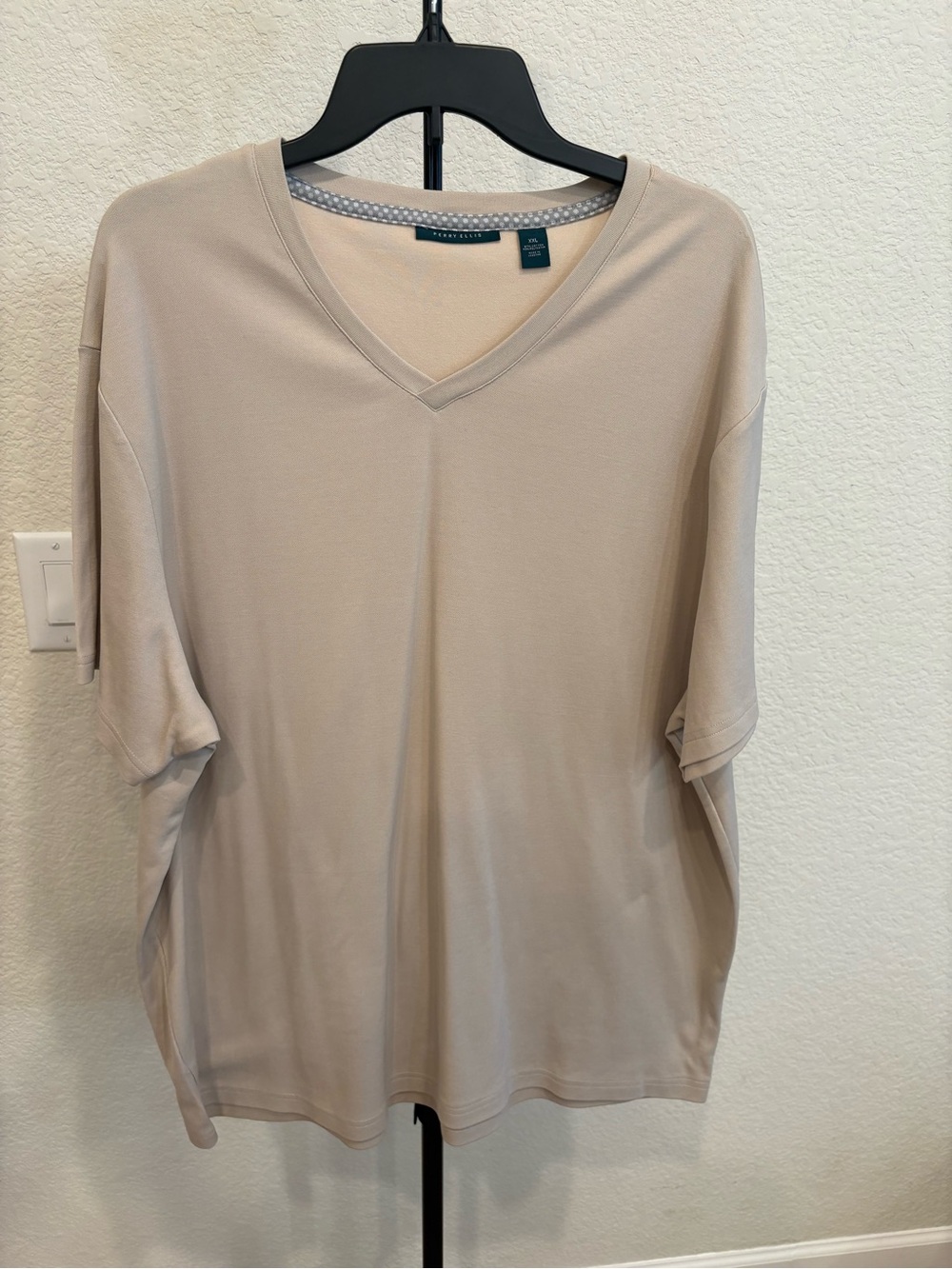 Perry Ellis Men’s V‑Neck Short Sleeve Tee in Light Beige